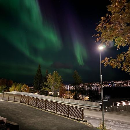 Sentralt Pa Fastlandet Og Gaavstand Til Alle Fasiliteter! Tromsdalen Exterior foto