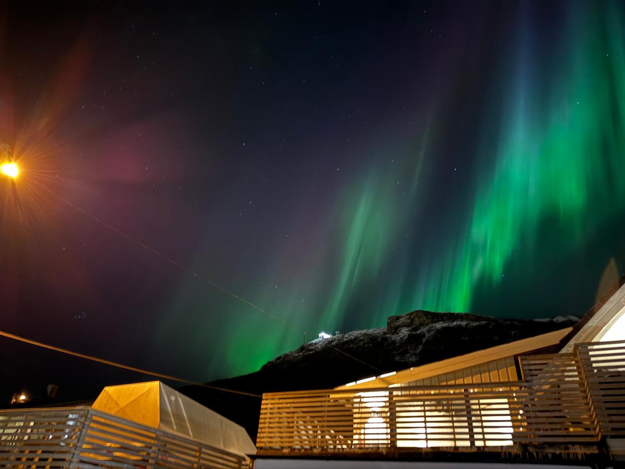 Sentralt Pa Fastlandet Og Gaavstand Til Alle Fasiliteter! Tromsdalen Exterior foto